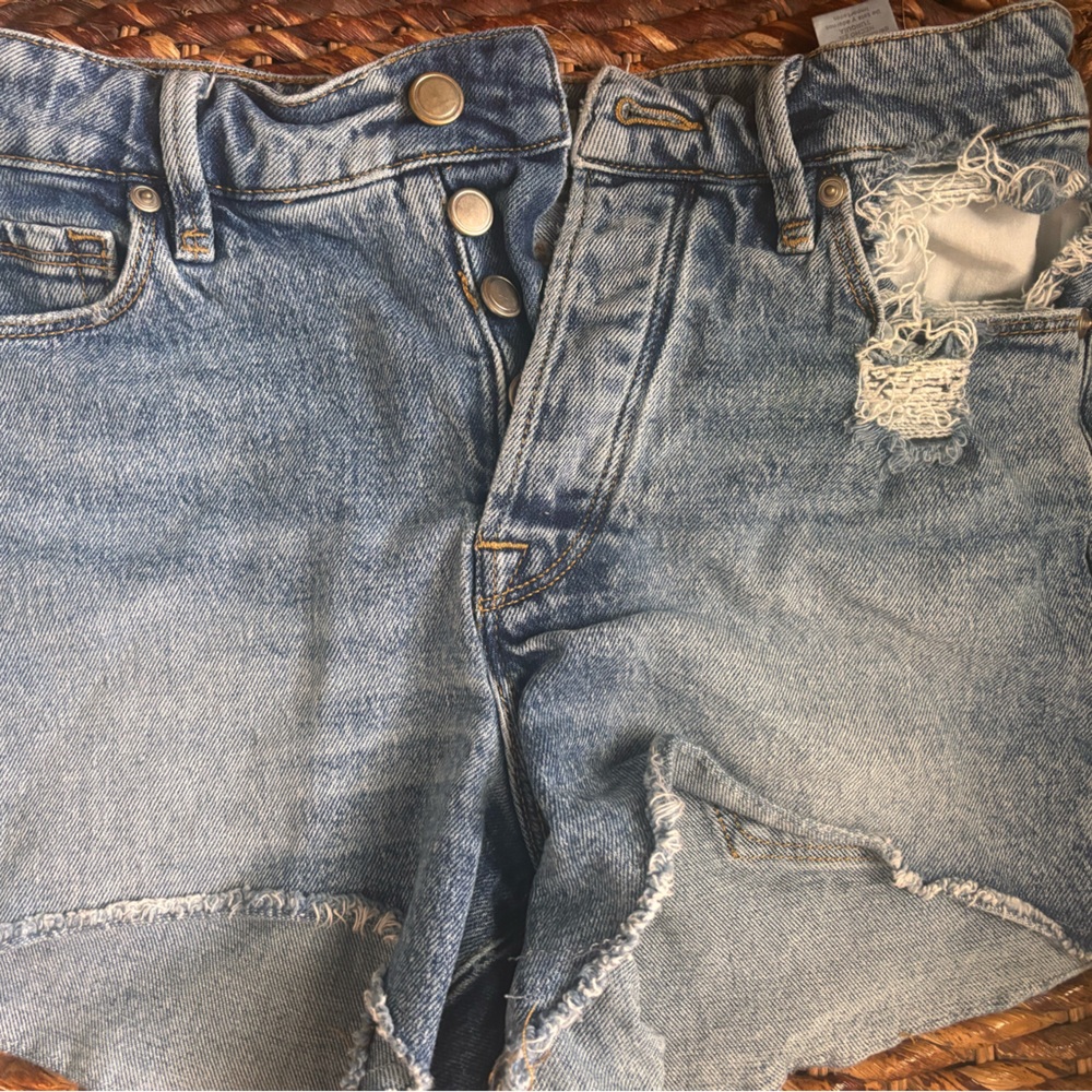 Good American HR denim shorts